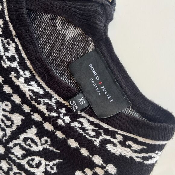 Romeo and Juliet Couture Black And White Pleated Damask Sweater Dress Women’s XS - Picture 5 of 8